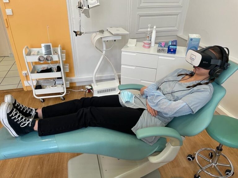 Using a virtual reality headset to overcome the fear of going to the dentist Healthy Mind