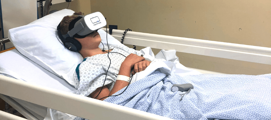 Therapeutic immersions adapted to children to reduce stress during hospitalisation