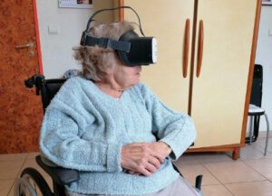 Virtual reality has many benefits for elderly people in retirement homes.