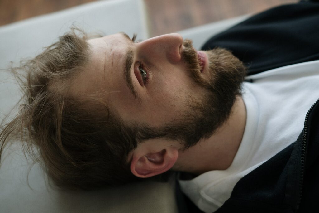 La pratique de l'hypnose sert à réduire les insomnies et à améliorer la qualité du sommeil.