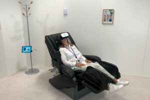 Cybercinétose, maux de tête et fatigue oculaire sont autant de symptômes possibles après une séance de réalité virtuelle.