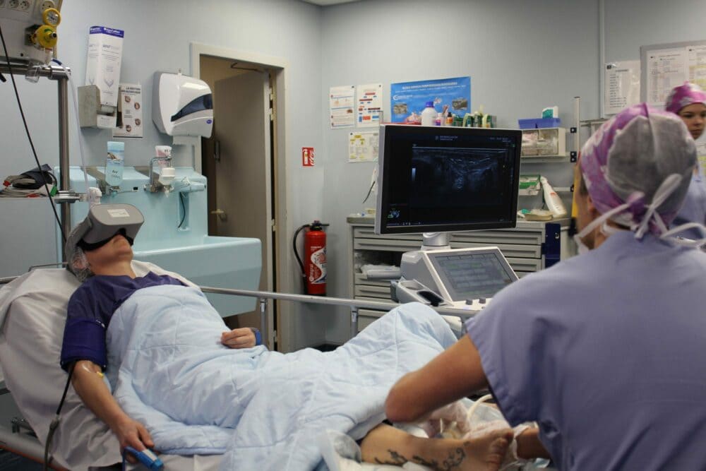 Se détendre au cours d'une imagerie médicale grâce à la réalité virtuelle.