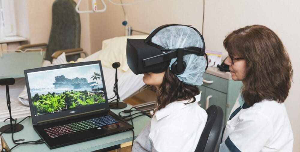 La combinaison de l'hypnose et de la réalité virtuelle permet de multiplier les bienfaits thérapeutiques de chaque dispositif.
