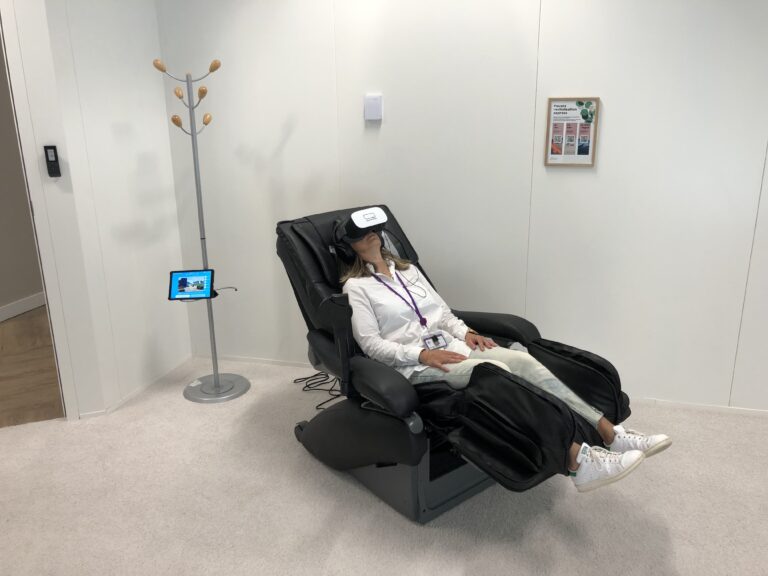 Bereitstellung einer therapeutischen Virtual-Reality-Sitzung am Arbeitsplatz zur Verringerung der Müdigkeit