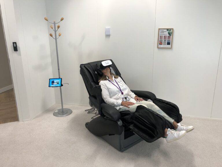 Provision of therapeutic virtual reality sessions at work to reduce fatigue