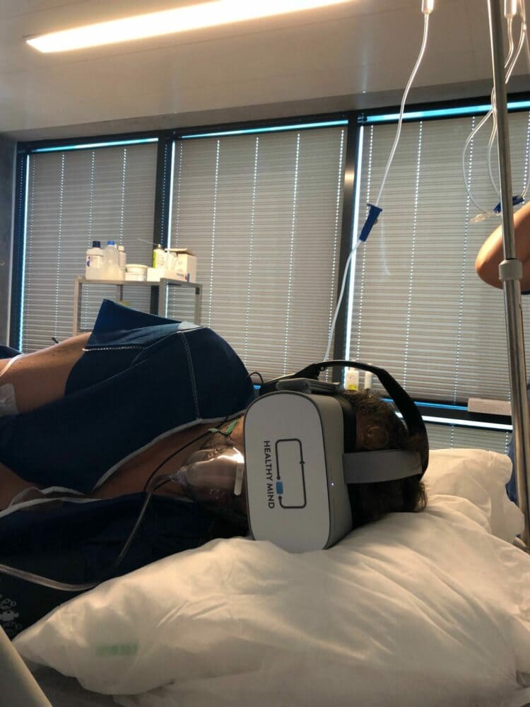 Using a virtual reality headset after an operation to reduce recovery time