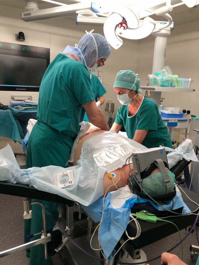 Utilisation du casque de réalité virtuelle pour privilégier une anesthésie loco-régionale pour une pose de prothèse du genou