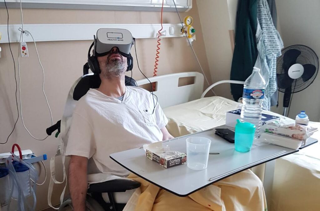 Virtual reality headsets in the recovery room allow patients to experience a calmer post-operative period.