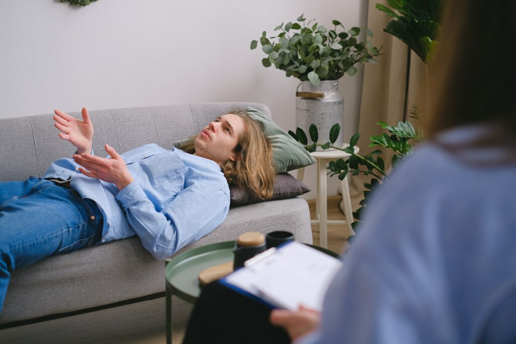 The way therapeutic hypnosis works does not cause any side effects for the patient.